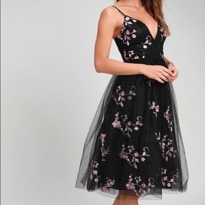 MODERN FAIRYTALE FLORAL EMBROIDERED MIDI DRESS
